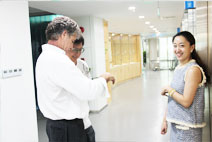 深圳运动康复门诊部外籍名人参观学习交流