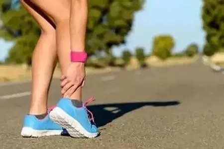 跟腱出现疼痛时，我们应该怎样做
